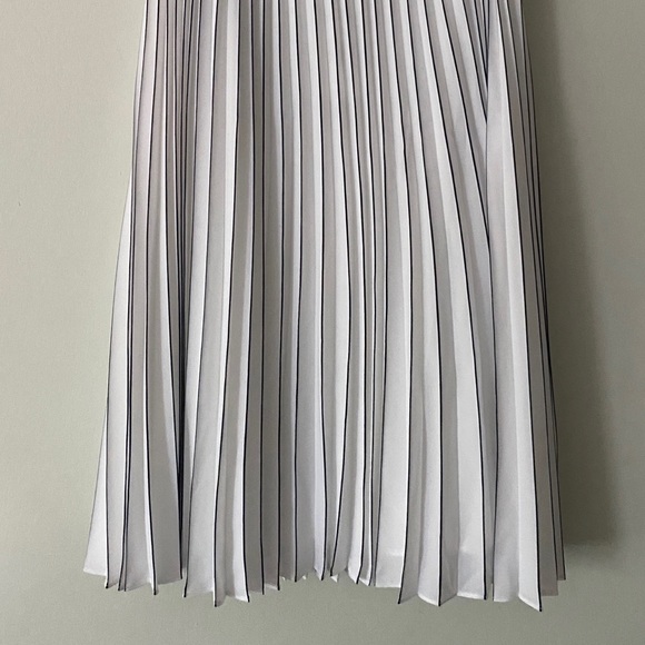 ** SOLD ** Pleated White & Navy Striped Midi Skirt - Picture 6 of 8